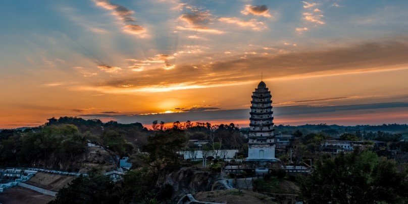 千年白塔&middot;龙头插笔